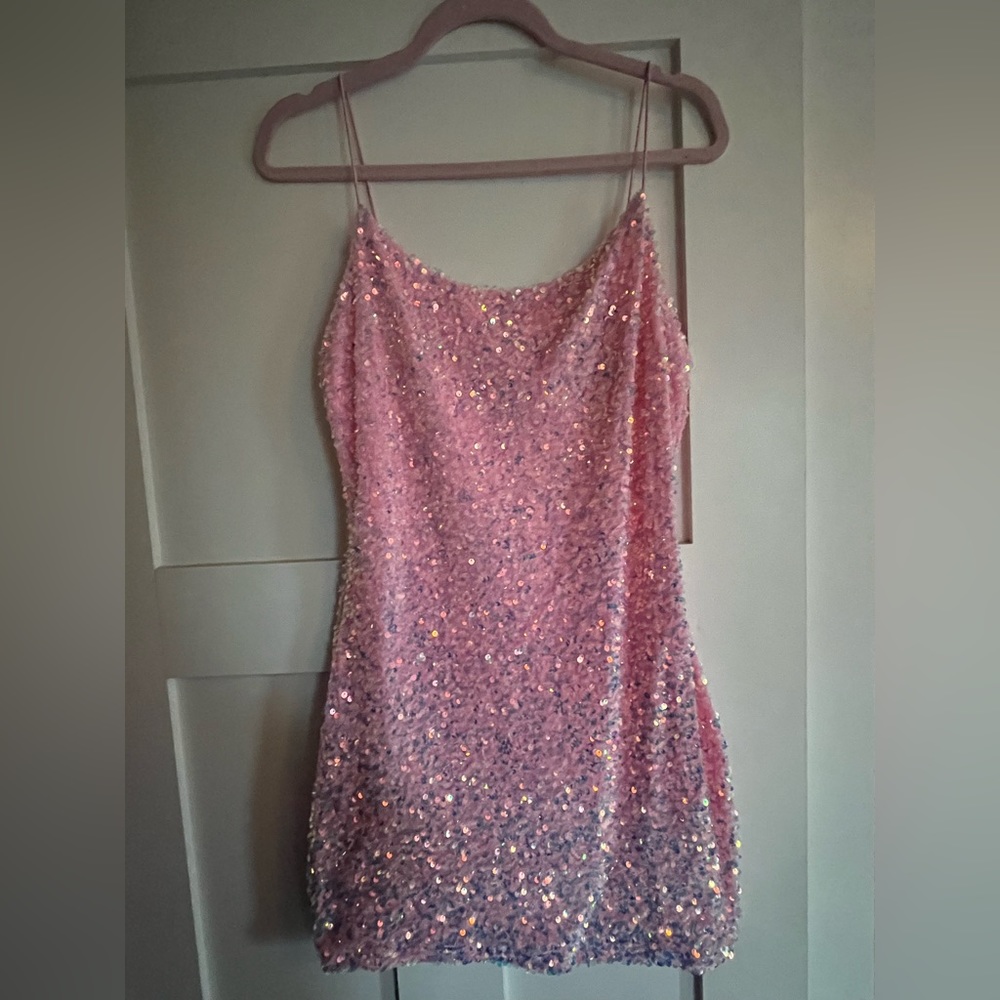Spaghetti strap scoop neck sequined velvet knit body con dress